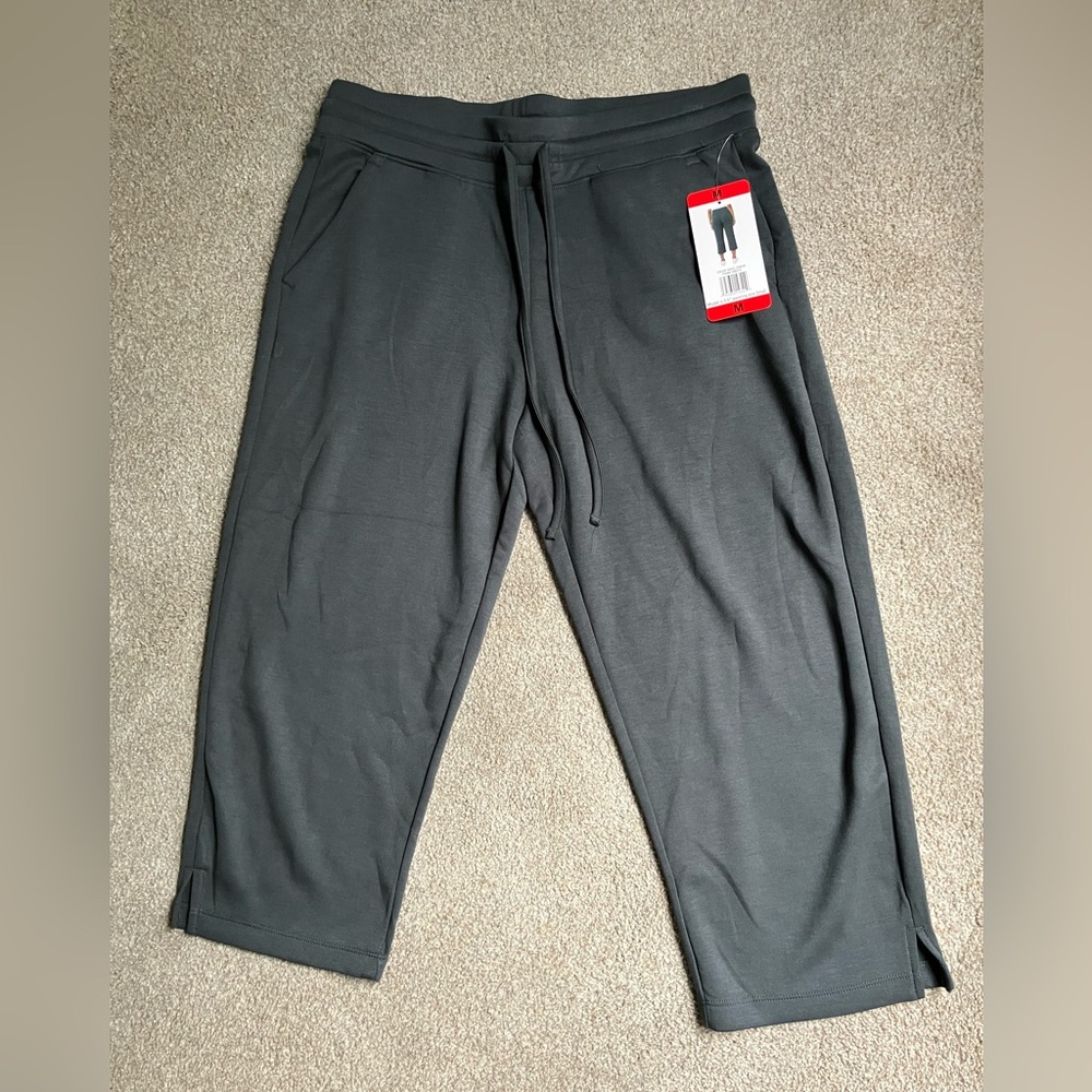 NWT 32 DEGREES Cool fleece crop capri pants minimalist athleisure activewear M